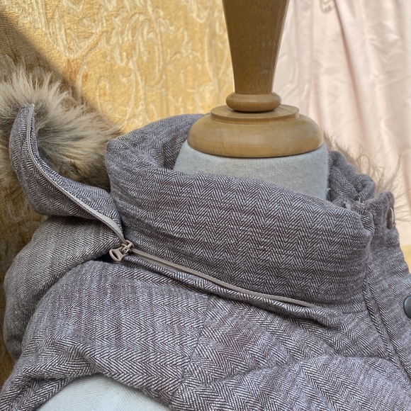 351-You Are Significant ❤️ Gap Hooded Vest - Picture 3 of 7